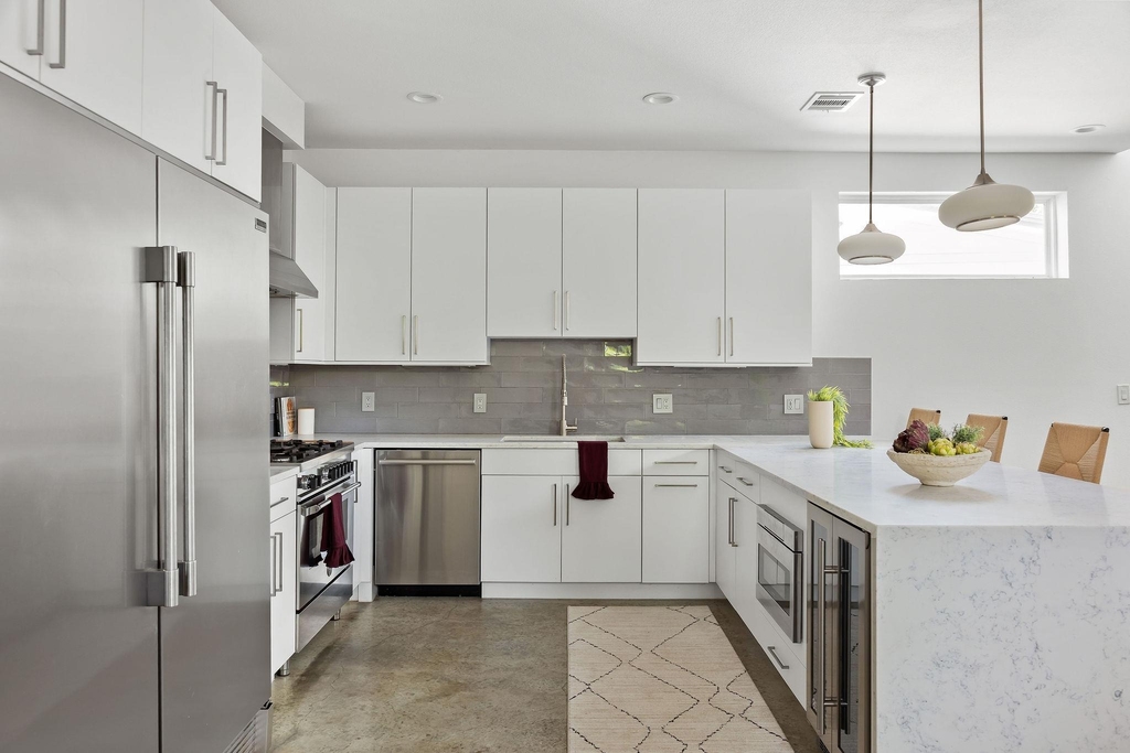 1182 Oakgrove Ave - Photo 2