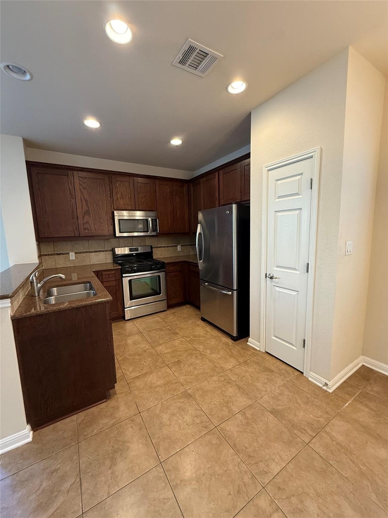 1932 Tramson Dr - Photo 3