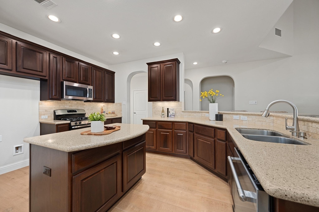 8620 Alophia Dr - Photo 10