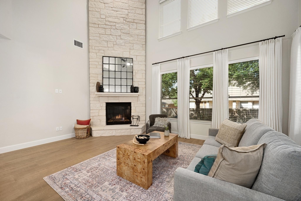 8620 Alophia Dr - Photo 5