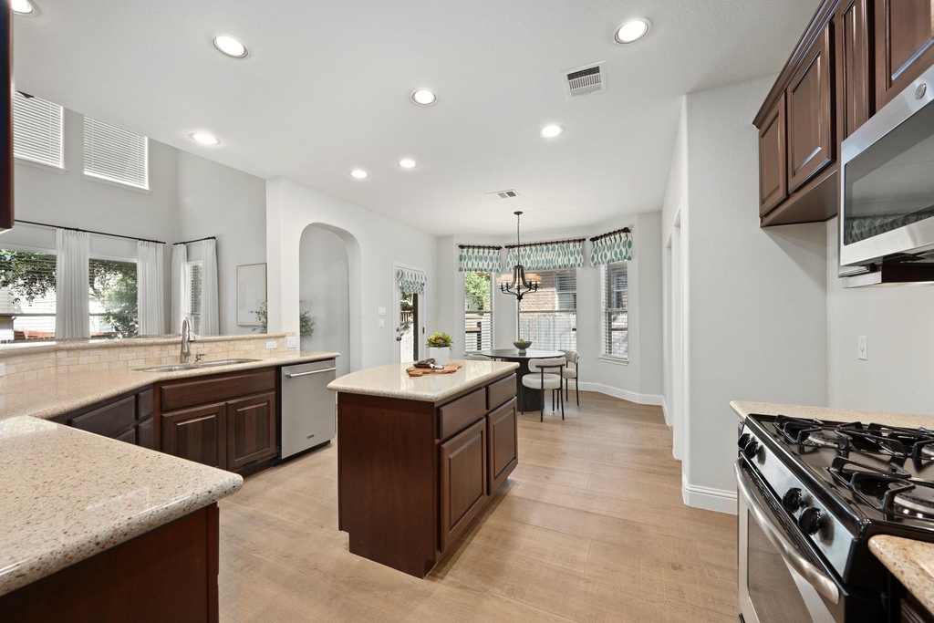 8620 Alophia Dr - Photo 8