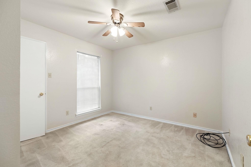 1502 Oak Knoll Ln - Photo 11