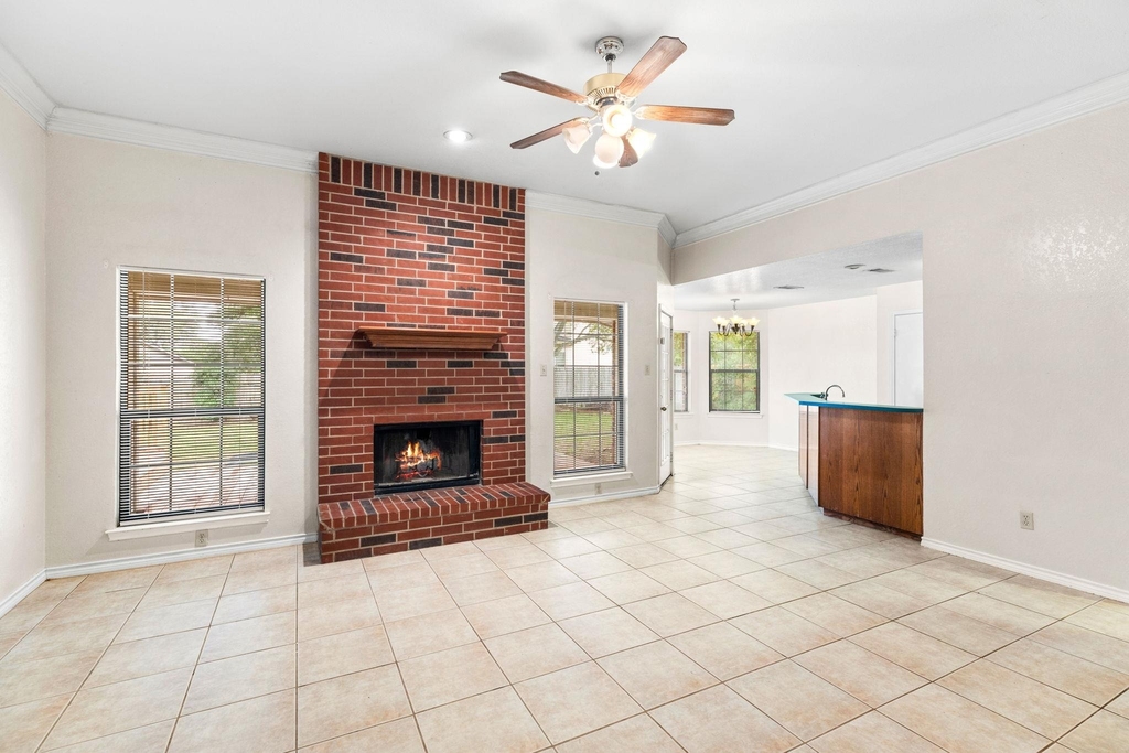 1502 Oak Knoll Ln - Photo 2