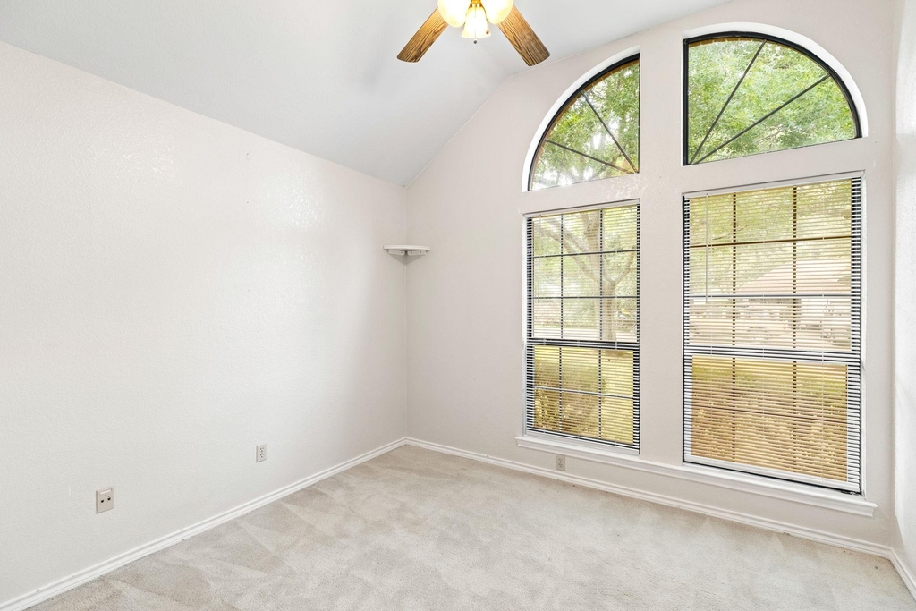 1502 Oak Knoll Ln - Photo 13