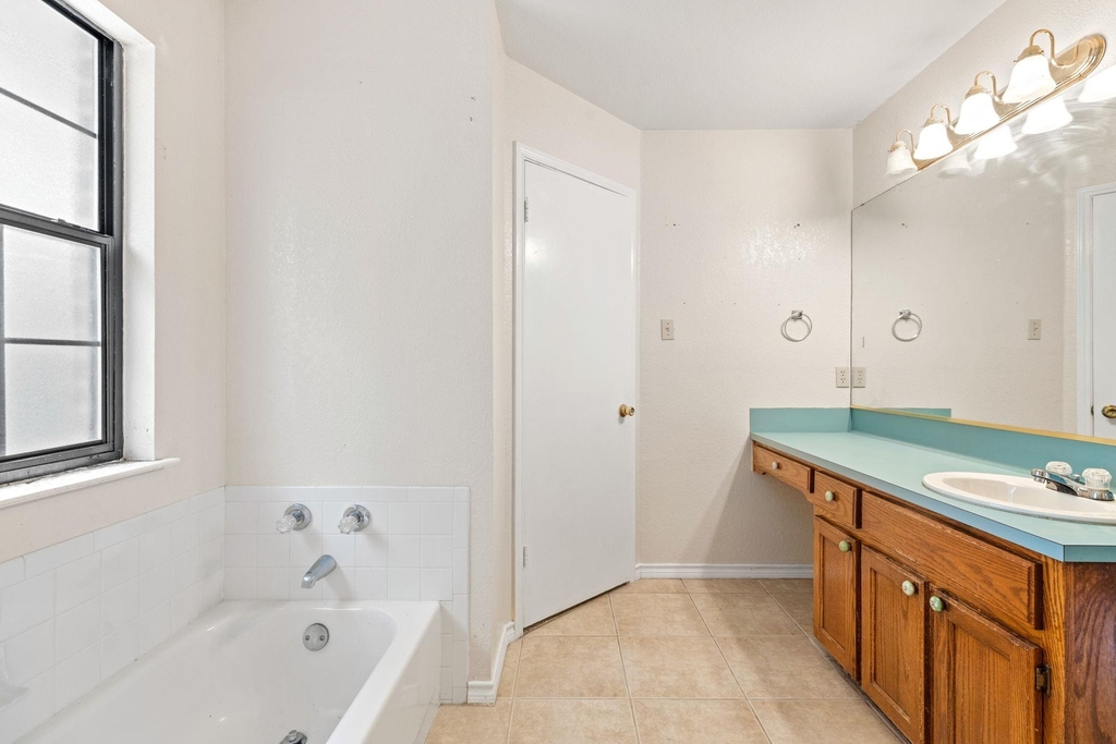 1502 Oak Knoll Ln - Photo 10