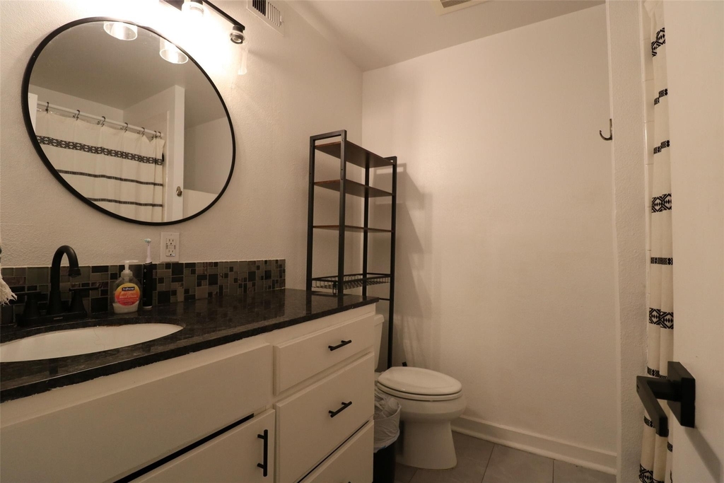 2200 Dickson Dr - Photo 14