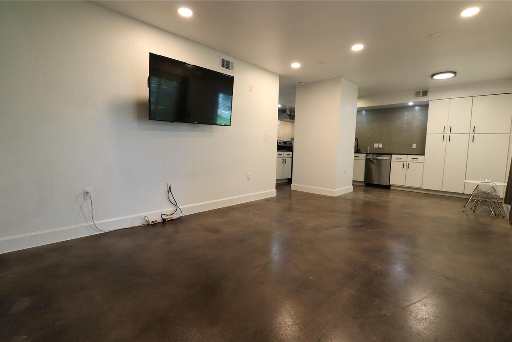 2200 Dickson Dr - Photo 5