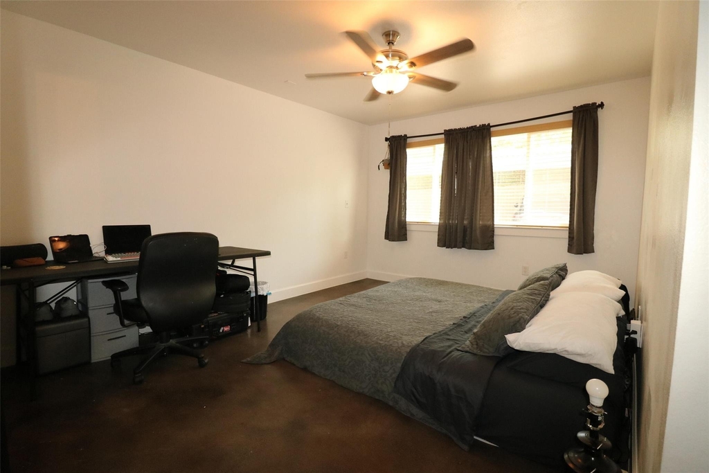 2200 Dickson Dr - Photo 12
