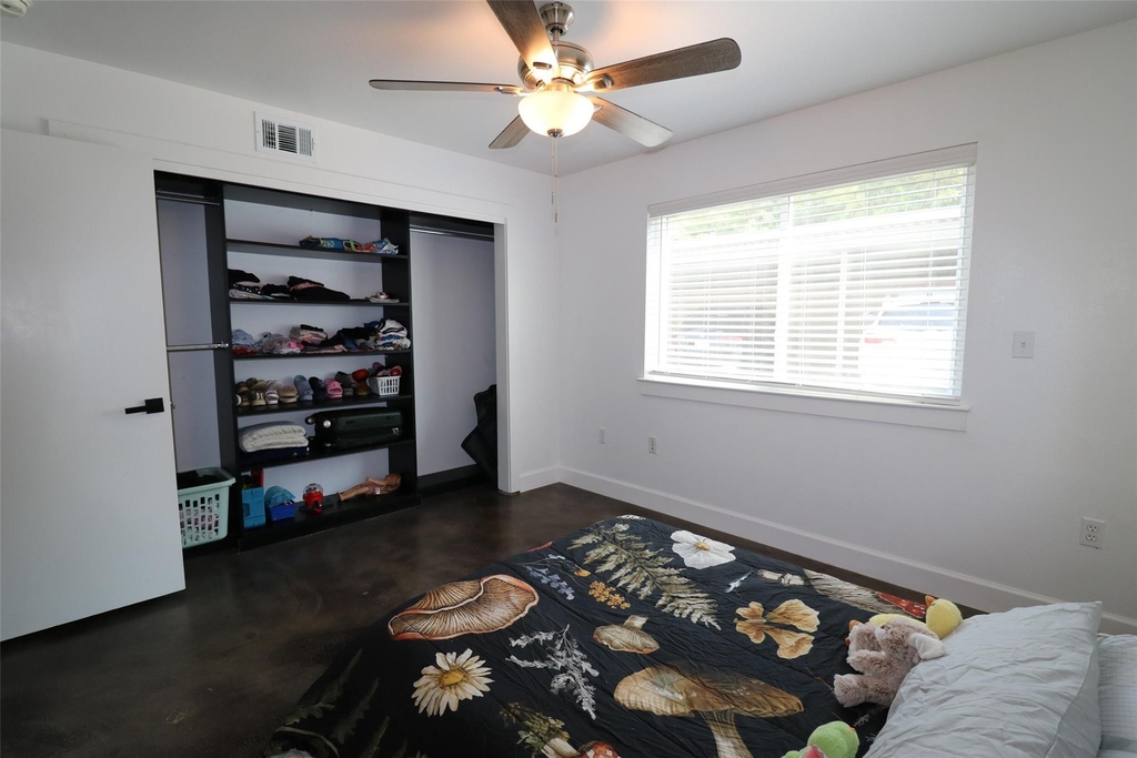 2200 Dickson Dr - Photo 11