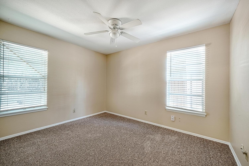 4906 Gladeview Drs - Photo 11