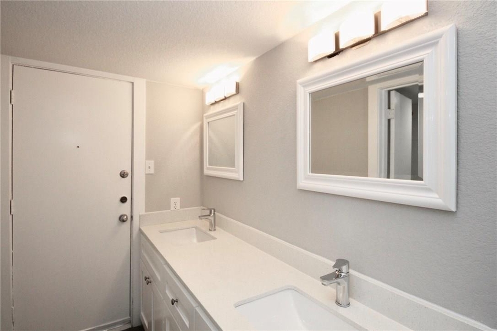 1600 West Ave - Photo 4