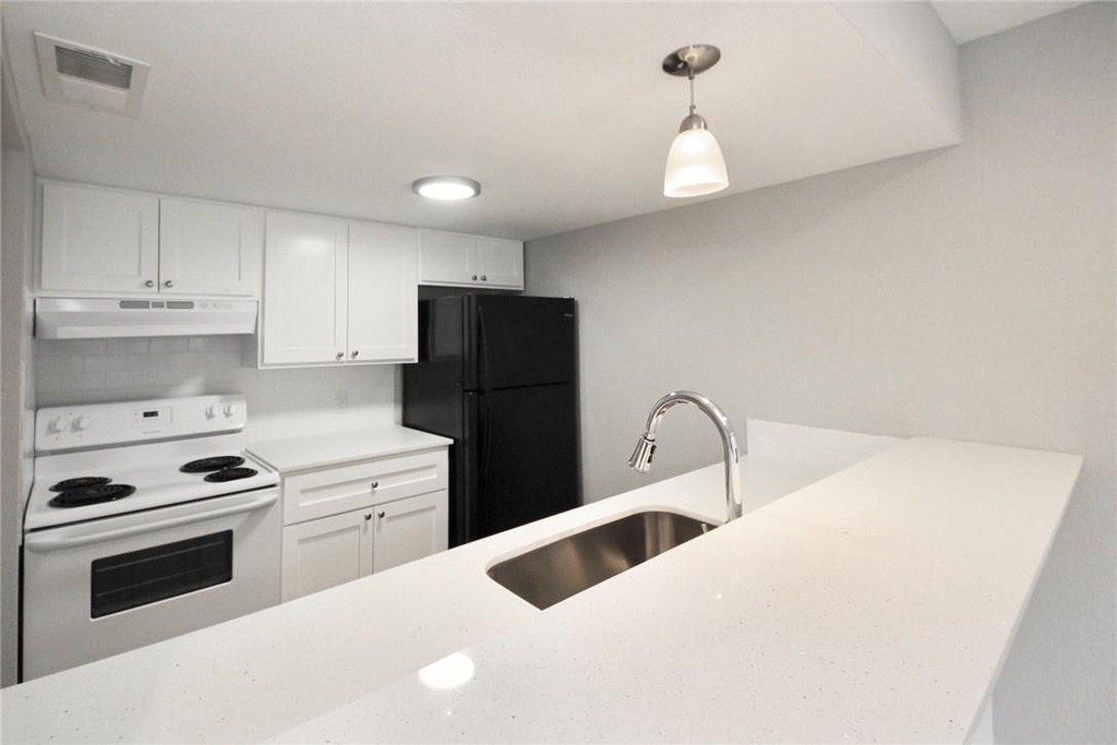 1600 West Ave - Photo 1