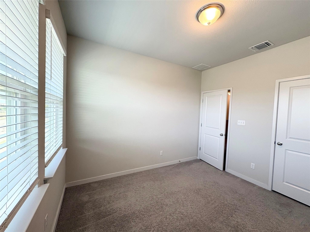 605 W South St - Photo 23