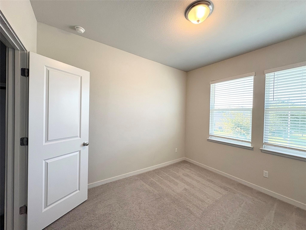 605 W South St - Photo 22
