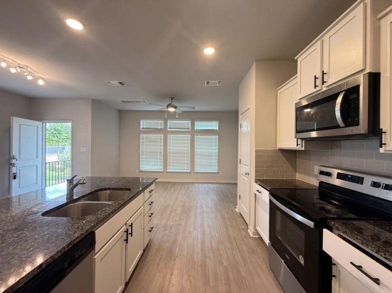605 W South St - Photo 1