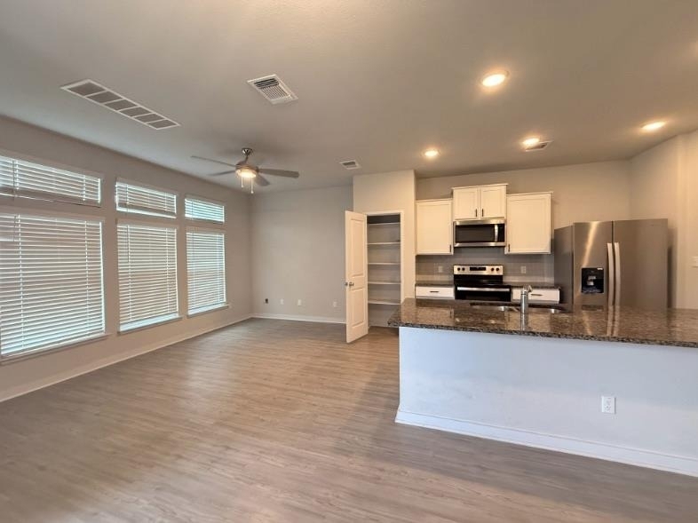 605 W South St - Photo 0