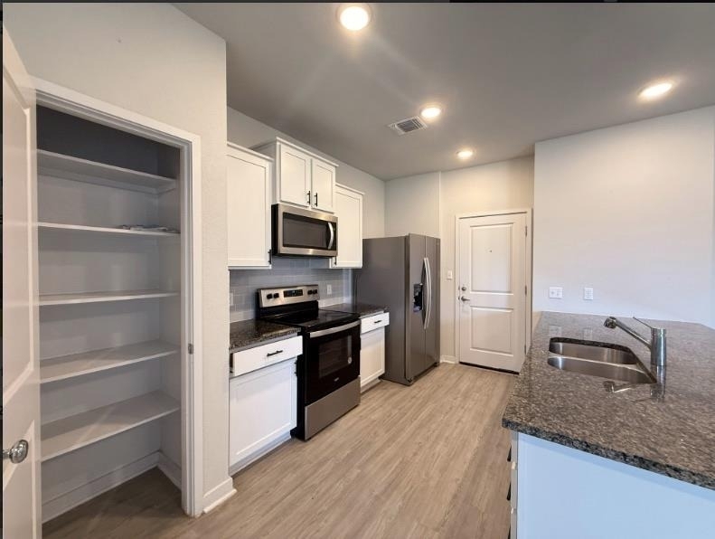 605 W South St - Photo 3