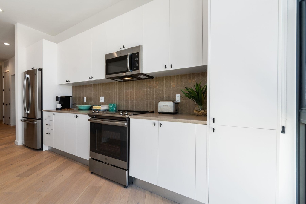 800 Embassy Dr - Photo 8