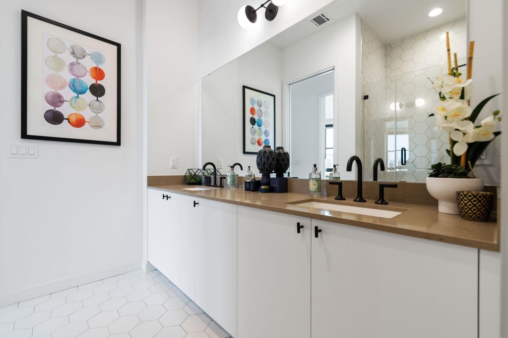 800 Embassy Dr - Photo 15