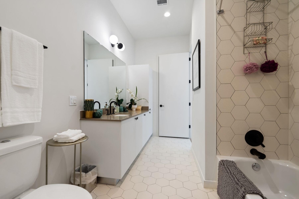 800 Embassy Dr - Photo 21