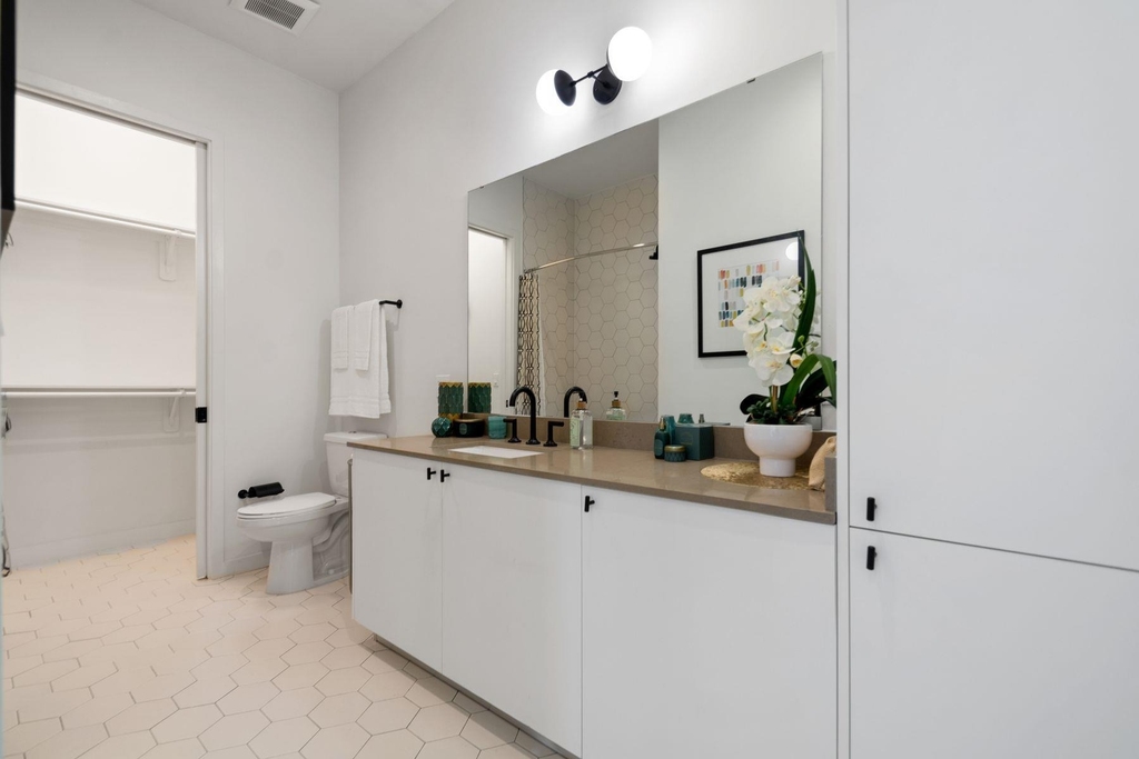 800 Embassy Dr - Photo 20