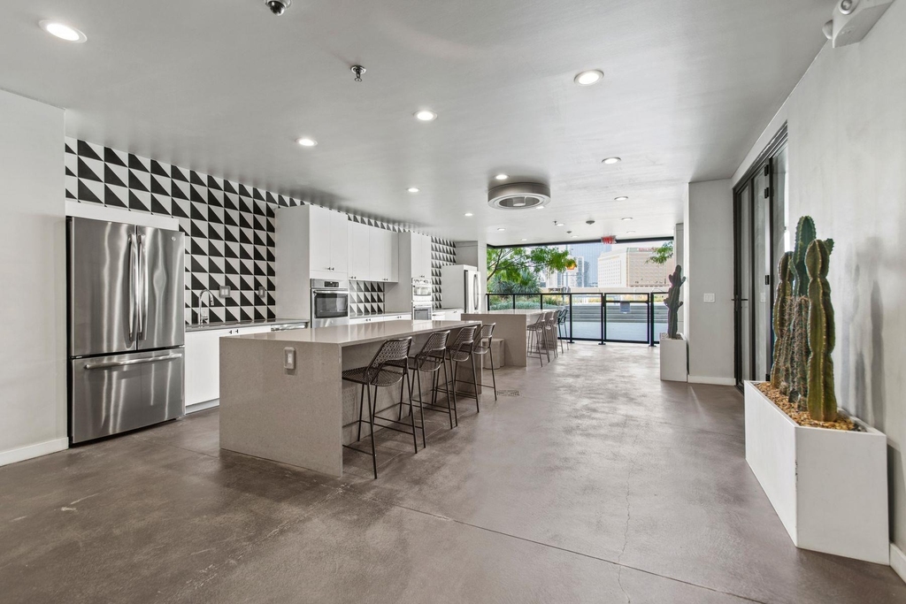 800 Embassy Dr - Photo 27