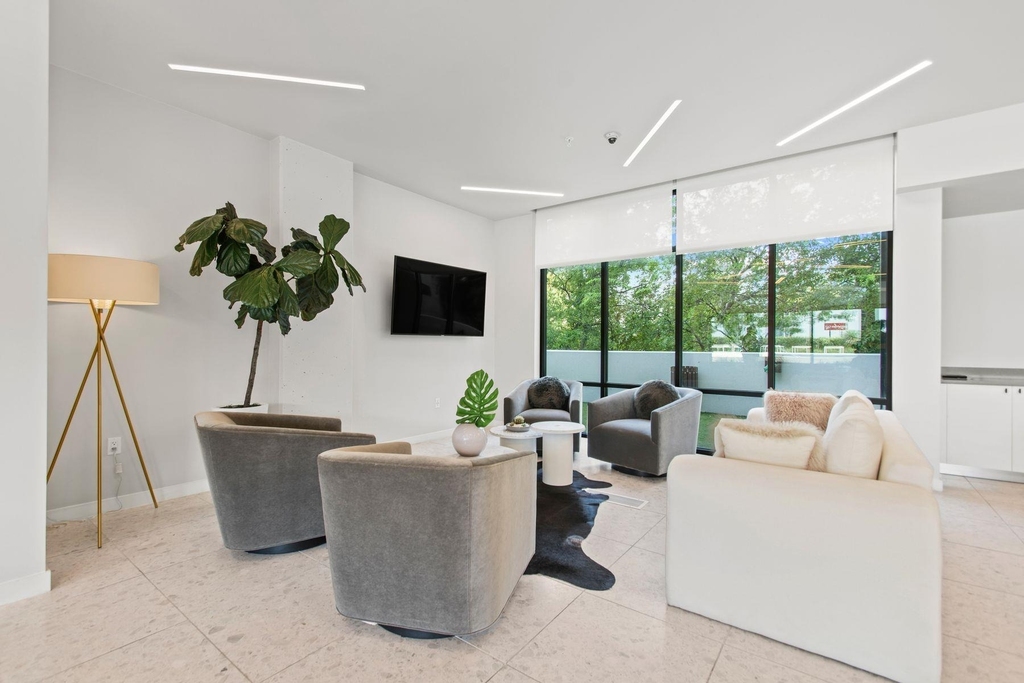 800 Embassy Dr - Photo 23