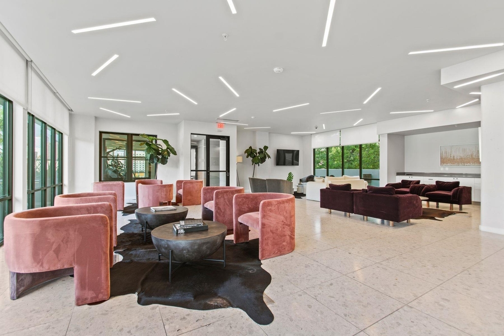 800 Embassy Dr - Photo 24