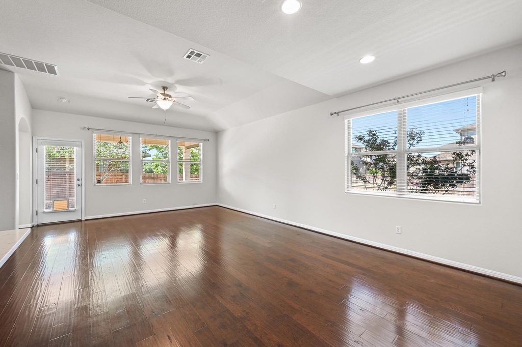 351 Wincliff Dr - Photo 4