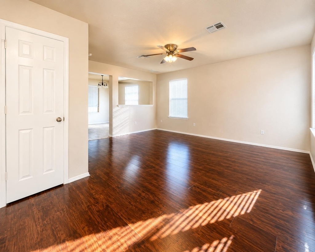 710 Alamo Plaza Dr - Photo 0