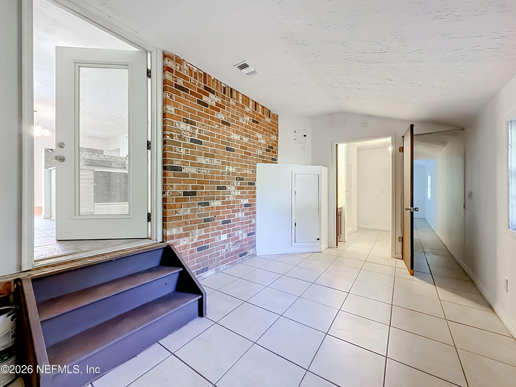 101 S Oakridge Avenue - Photo 9