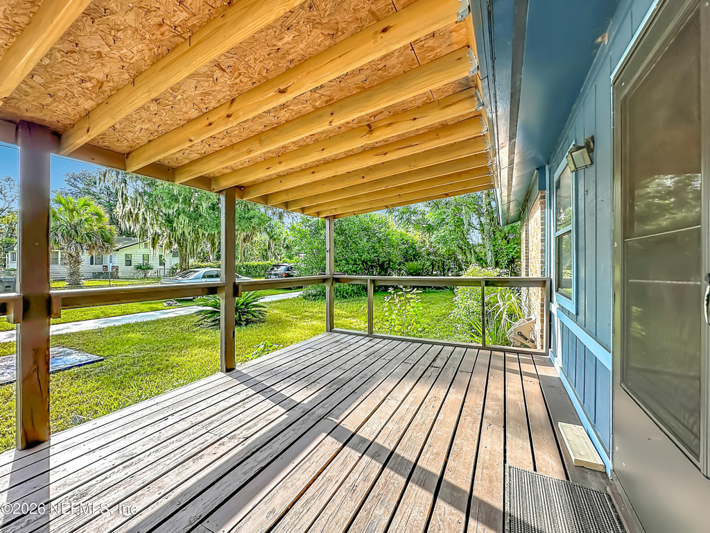 101 S Oakridge Avenue - Photo 2