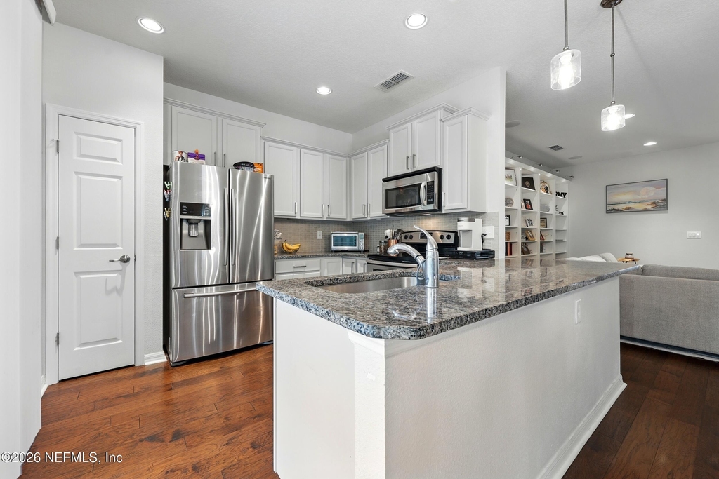 13964 Berryview Road - Photo 12