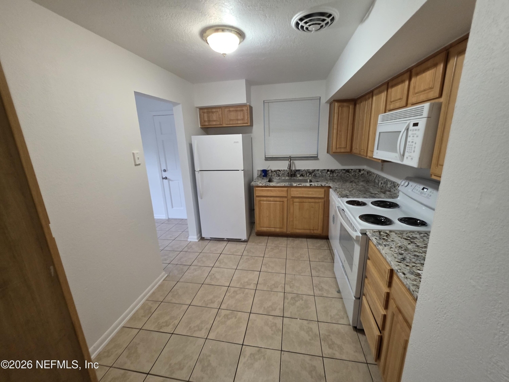 11428 Harlan Drive - Photo 9