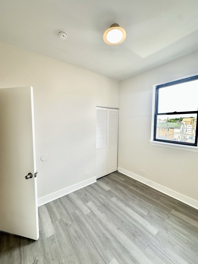 3008 W 23rd Street - Photo 6