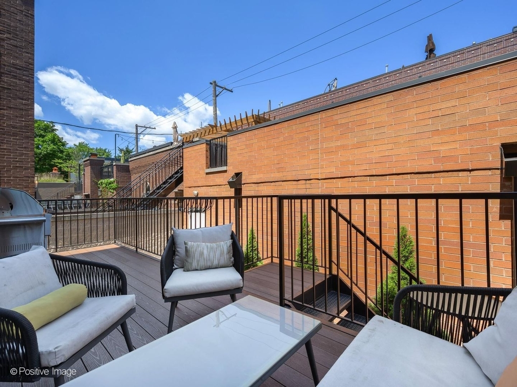 1046 W Altgeld Street - Photo 23