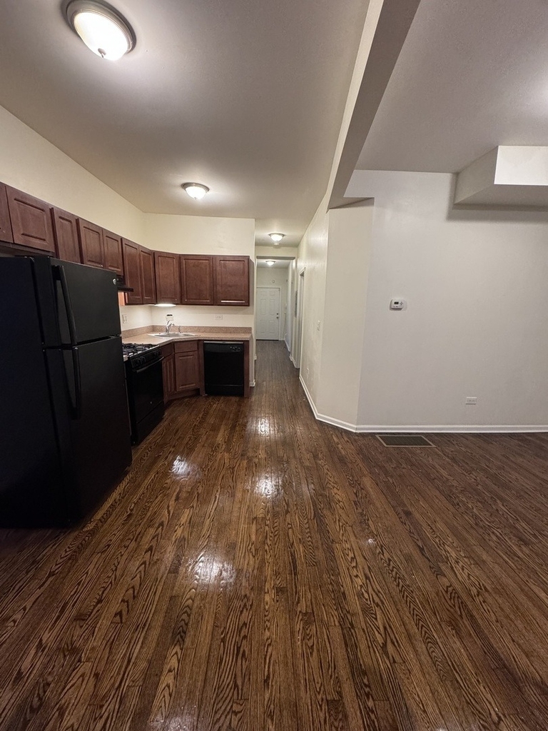 1251 N Springfield Avenue - Photo 1