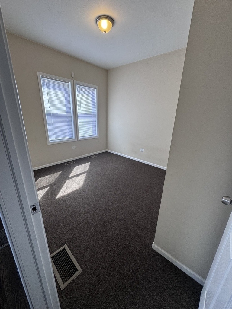 1251 N Springfield Avenue - Photo 4