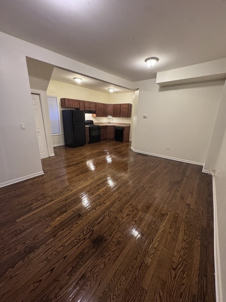 1251 N Springfield Avenue - Photo 0