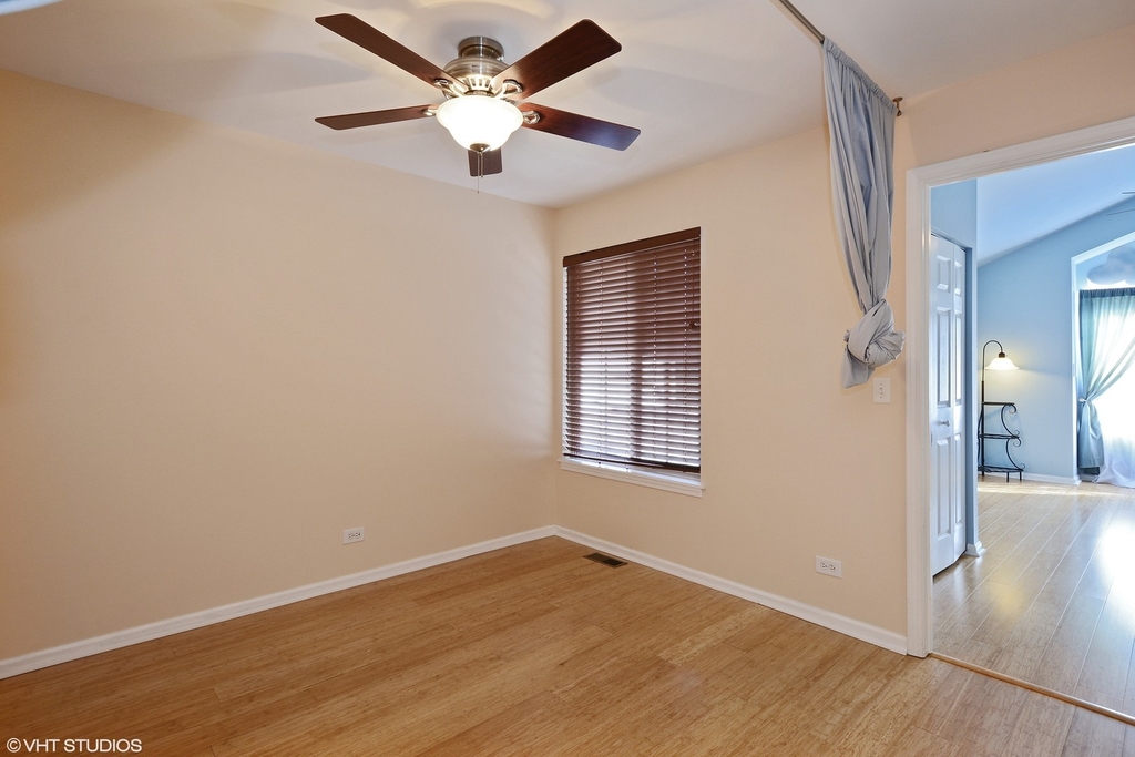 1560 N Saint Marks Place - Photo 4