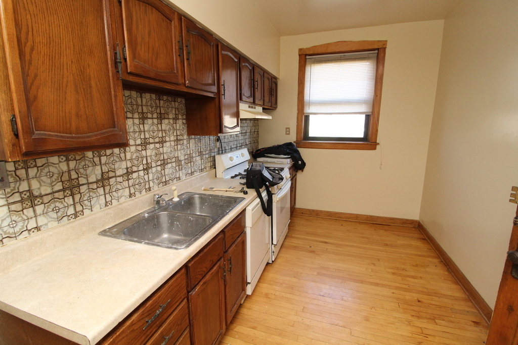 1728 W Juneway Terrace - Photo 1