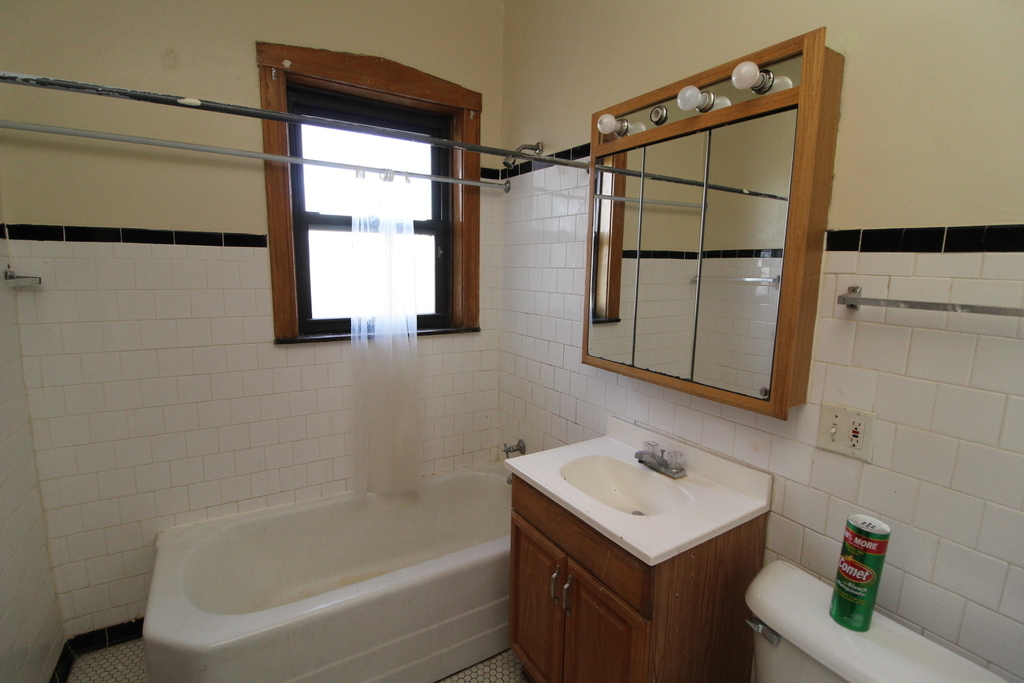 1728 W Juneway Terrace - Photo 4
