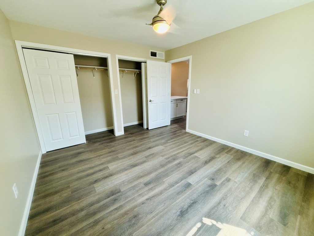 100 W Superior Street - Photo 8