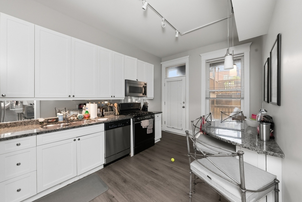 954 W Cuyler Avenue - Photo 7