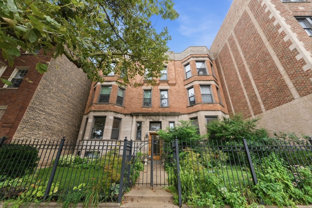 954 W Cuyler Avenue - Photo 0