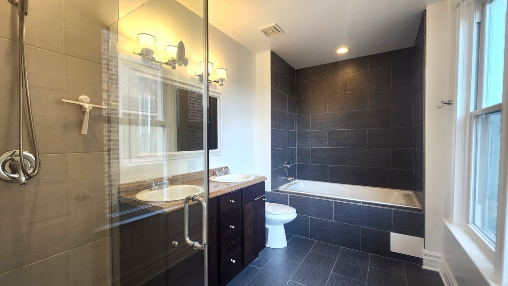 2330 W Erie Street - Photo 11