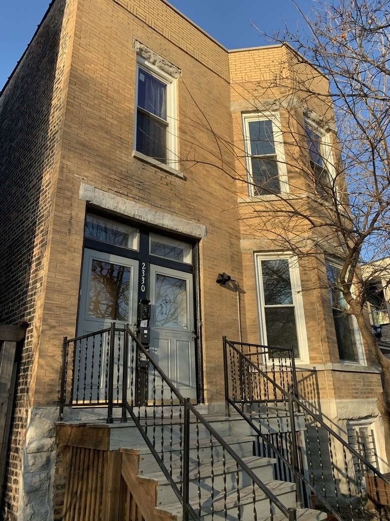 2330 W Erie Street - Photo 0