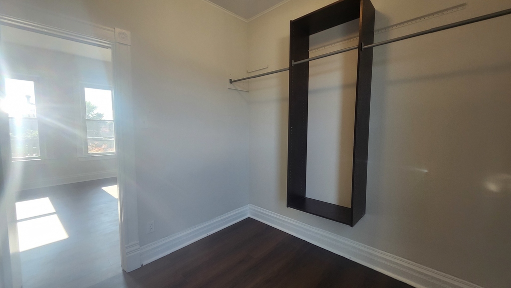 2330 W Erie Street - Photo 21