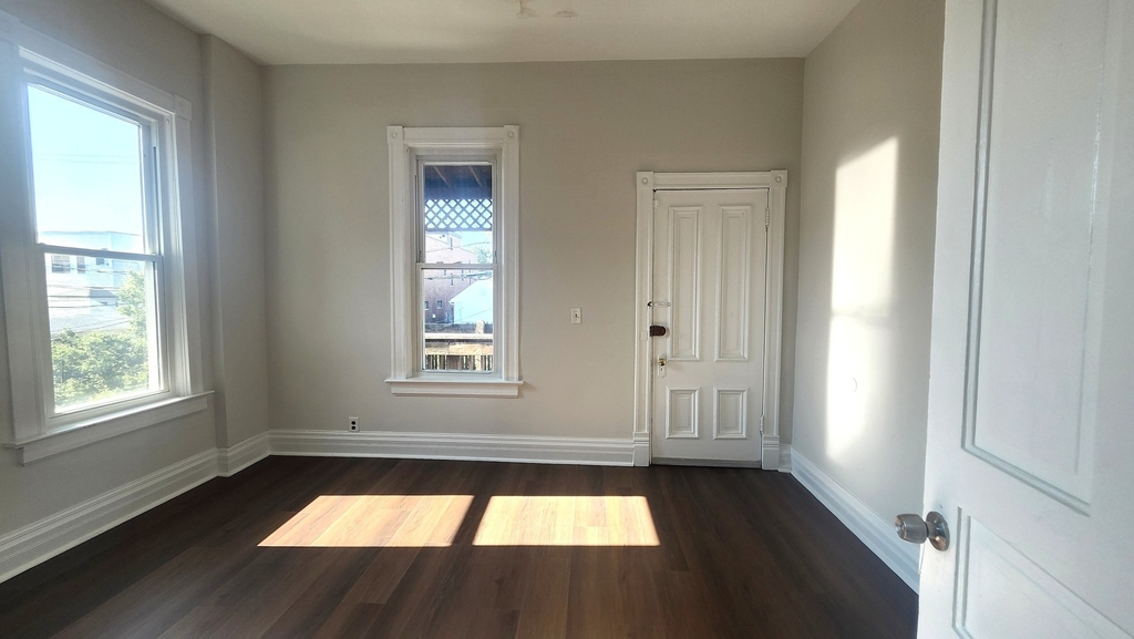 2330 W Erie Street - Photo 9