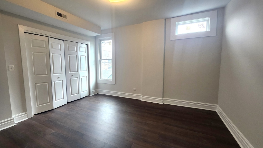 2330 W Erie Street - Photo 14